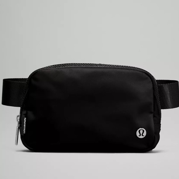 lululemon athletica Bags Nwt Lululemon Everywhere Belt Bag 2l Black